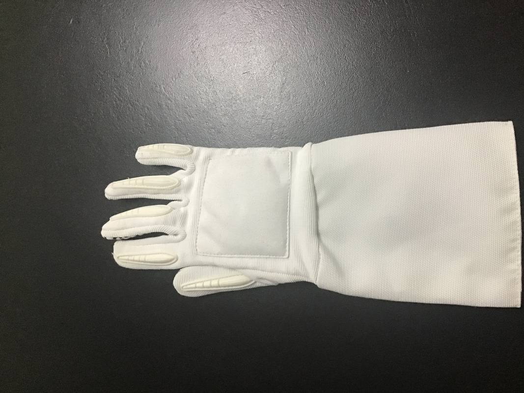 Gant de fleuret et épée