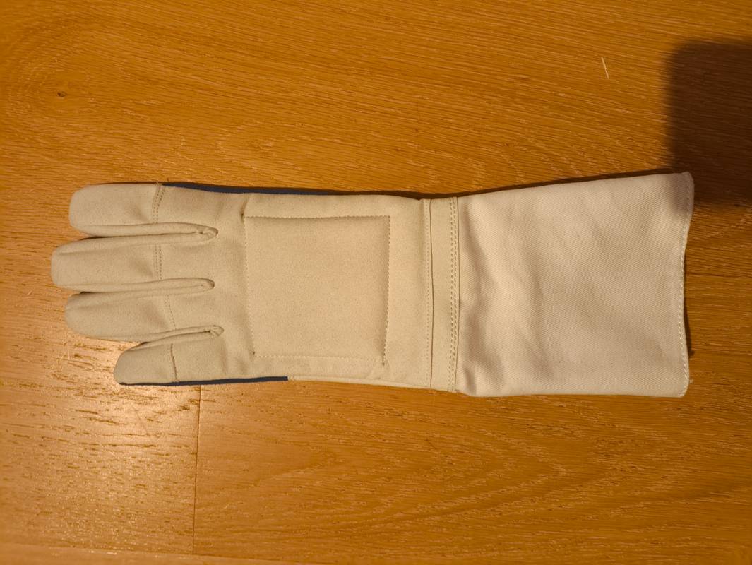 Gants gaucher 8 1/2 épée ou fleuret Prieur neuf