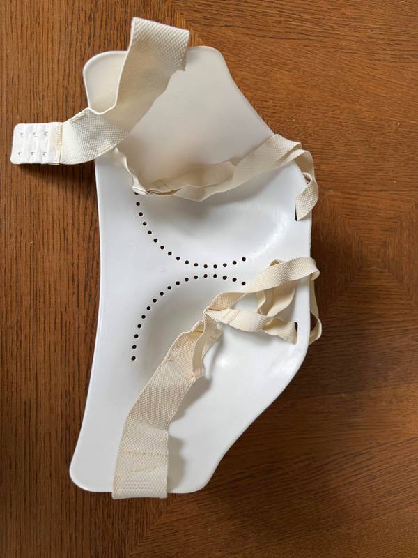 bustier (protège poitrine )